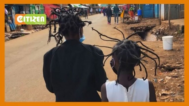 Kiểu tóc phổ biến nhất ở khu ổ chuột tại Kenya được lấy cảm hứng từ virus corona - Ảnh 1.