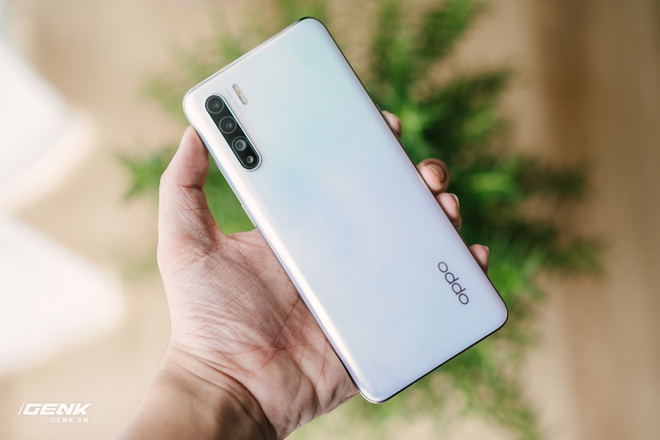 Đập hộp OPPO Reno3: Thiết kế thanh thoát, 4 camera sau, màn hình giọt nước - Ảnh 4.