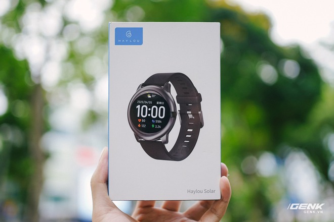 Trên tay smartwatch Haylou Solar: Thiết kế ổn, pin 30 ngày, chống nước IP68, giá 700.000 đồng - Ảnh 1.