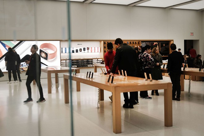 Một khách hàng khởi kiện Apple đòi bồi thường 1.000 tỷ USD vì cáo buộc ăn trộm iPhone của ông ta - Ảnh 1.