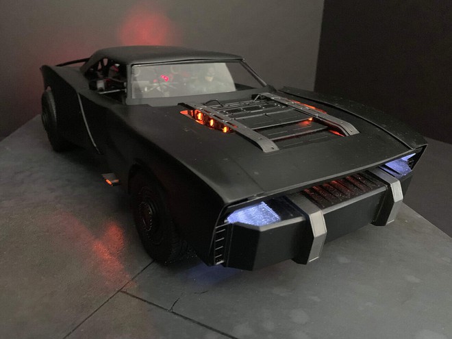 Cận cảnh mô hình đồ chơi xe hơi của Người Dơi được chính designer của The Batman công bố - Ảnh 7.