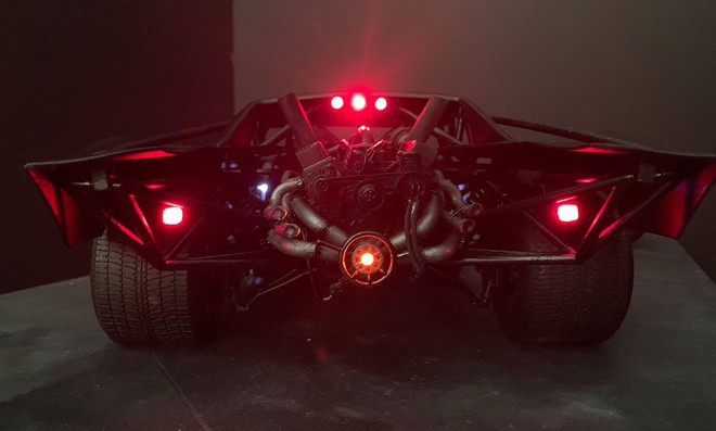 Cận cảnh mô hình đồ chơi xe hơi của Người Dơi được chính designer của The Batman công bố - Ảnh 6.