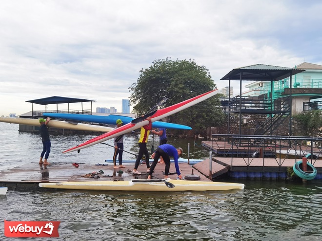 Trải nghiệm chèo thuyền SUP - nhún nhảy mặt nước Hồ Tây giữa ngày Hà Nội 39 độ - Ảnh 10.