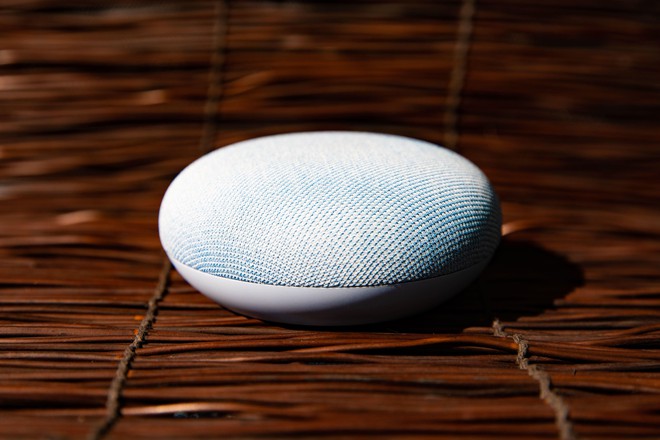 Google Home: 9 điều đơn giản mà Google Assistant lép vế trước Alexa - Ảnh 1.