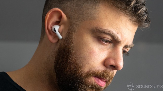 Học tập Apple sản xuất tai nghe không dây, Huawei và OnePlus còn bắt chước luôn thói xấu này của nhà Táo - Ảnh 4.
