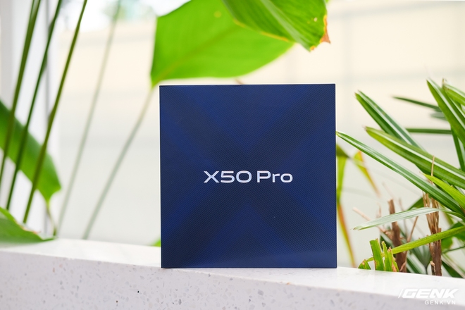 Cận cảnh Vivo X50 Pro giá 20 triệu: Thiết kế hiện đại, camera gimbal siêu chống rung, màn hình tràn viền 90Hz, Snapdragon 765G - Ảnh 1.