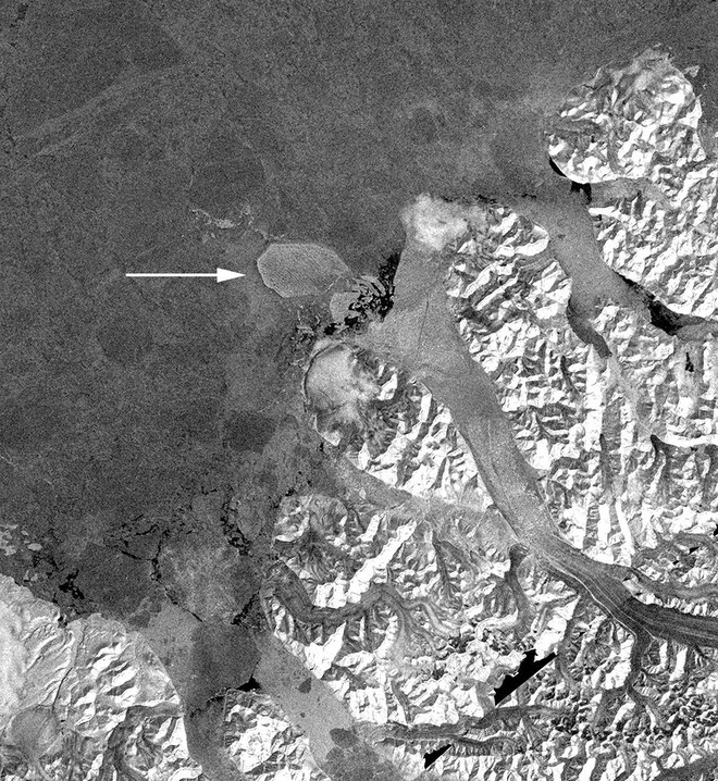 Hình ảnh vệ tinh cho thấy những ngày cuối cùng của thềm băng duy nhất còn sót lại ở Canada trước khi biến mất - Ảnh 3.