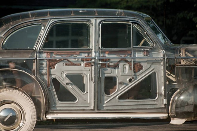 Pontiac Ghost Car: Chiếc ô tô trong suốt đầu tiên được sản xuất tại Mỹ với giá hơn 7 tỷ đồng - Ảnh 2.