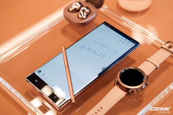 Trên tay Galaxy Note20/Note20 Ultra vừa ra mắt: Một cứng cáp, một mềm mại, màu đẹp xuất sắc, hợp cả nữ lẫn nam - Ảnh 11.