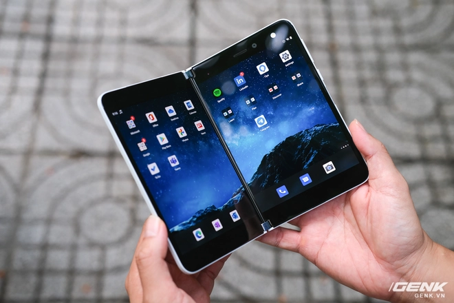 Samsung Galaxy Z Fold2 vs. Microsoft Surface Duo: Cuộc chiến giữa hai gã smartphone dị biệt - Ảnh 6.