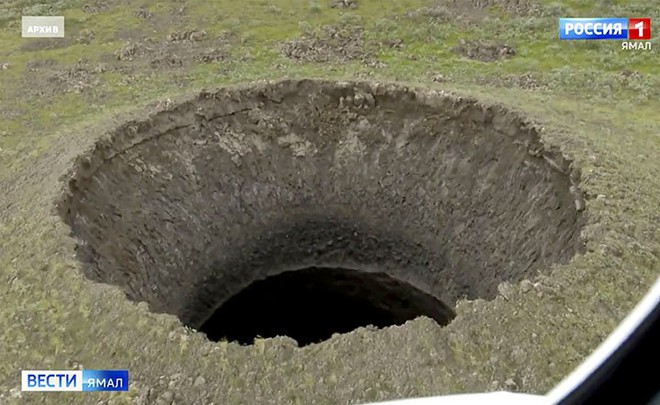 Miệng núi lửa bí ẩn hình phễu bất ngờ xuất hiện tại Bắc Cực - Ảnh 2.