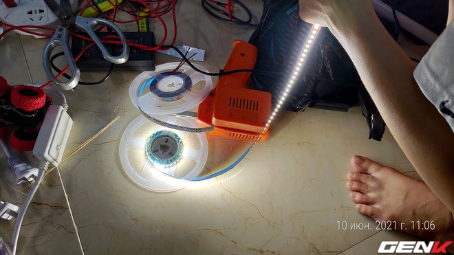 Tự lắp đèn LED tủ bếp để khắc phục đứng bếp bị tối và sấp bóng: cải thiện ánh sáng với chi phí thấp nhưng kết quả thì cực mỹ mãn! - Ảnh 9.