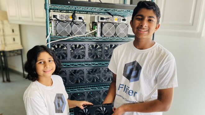 Hai anh em 14 và 9 tuổi này kiếm được hơn 30.000 USD mỗi tháng nhờ khai thác tiền điện tử - Ảnh 1.
