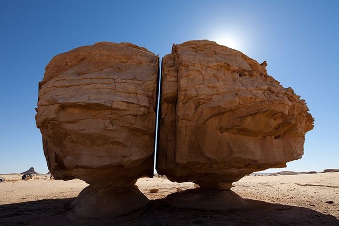 Al Naslaa - Khối đá bí ẩn hơn 4.000 năm tuổi tại Ả Rập Xê Út - Ảnh 3.